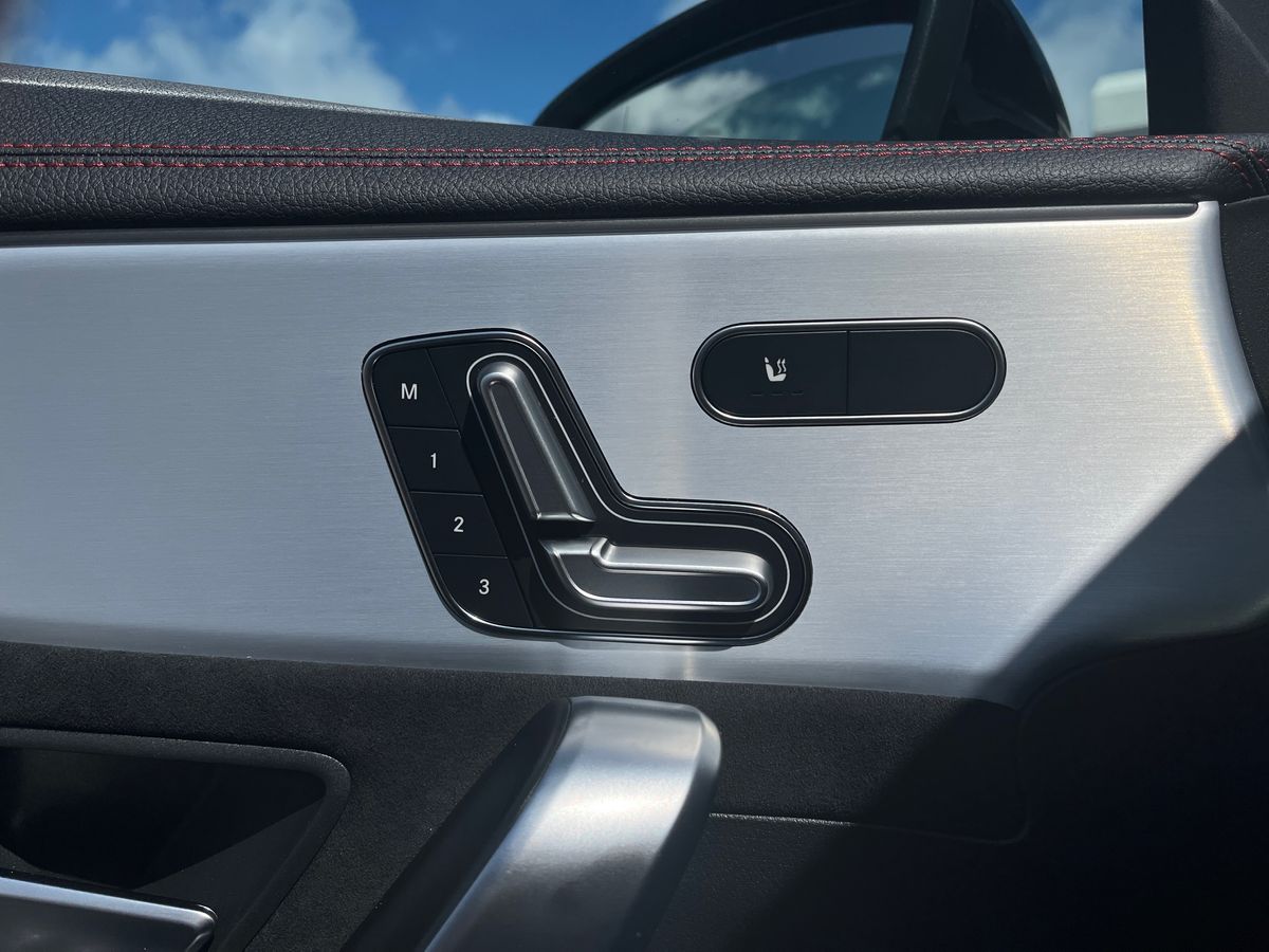 Mercedes-Benz CLA Photo 23