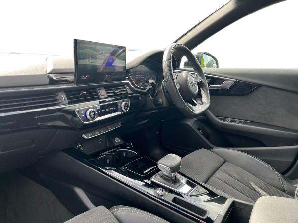 Audi A4 Photo autoimg-eafc2d8303e941869431308abb0571696690a66e.jpg