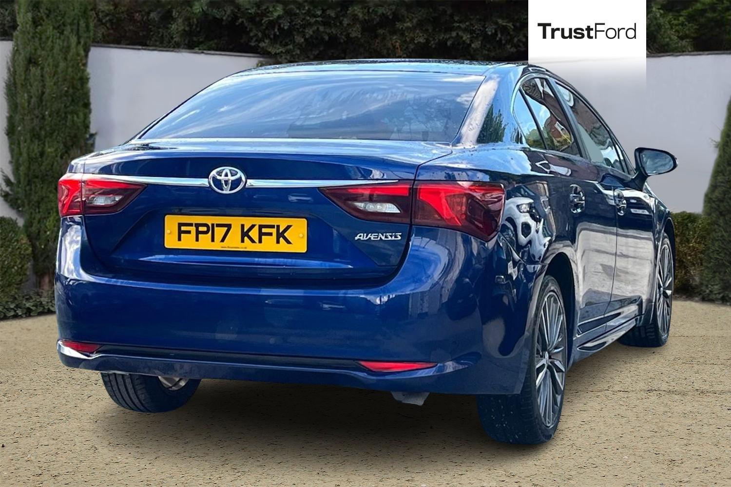 Toyota AVENSIS Photo 3