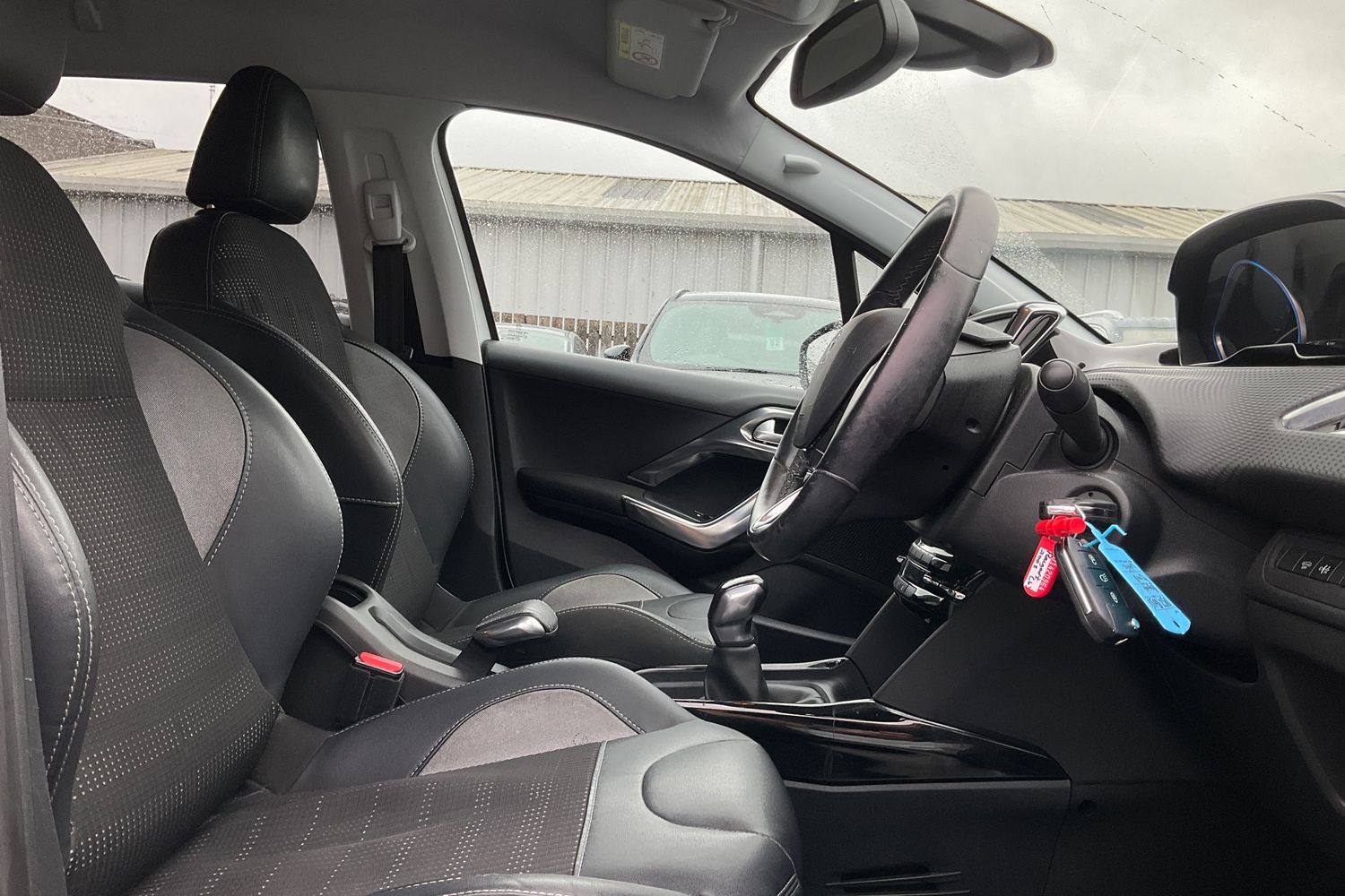 Peugeot 2008 Photo 16