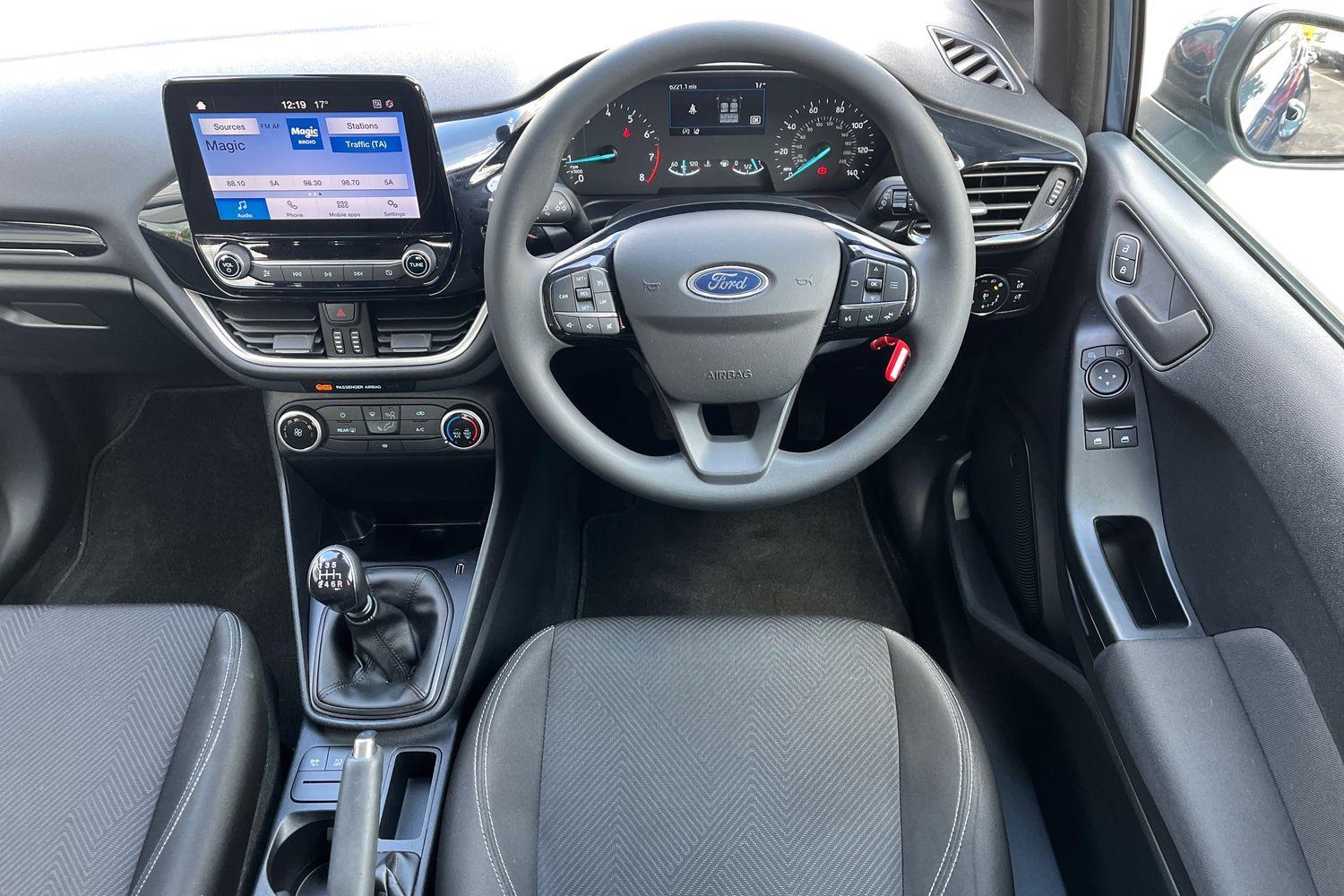 Ford FIESTA Photo 10