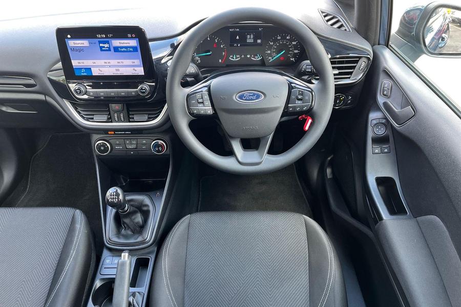 Ford FIESTA Photo autoimg-eb00bf9b20cf42a830cb067db5feac39624d17b3.jpg