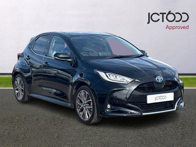 TOYOTA Yaris Photo 1