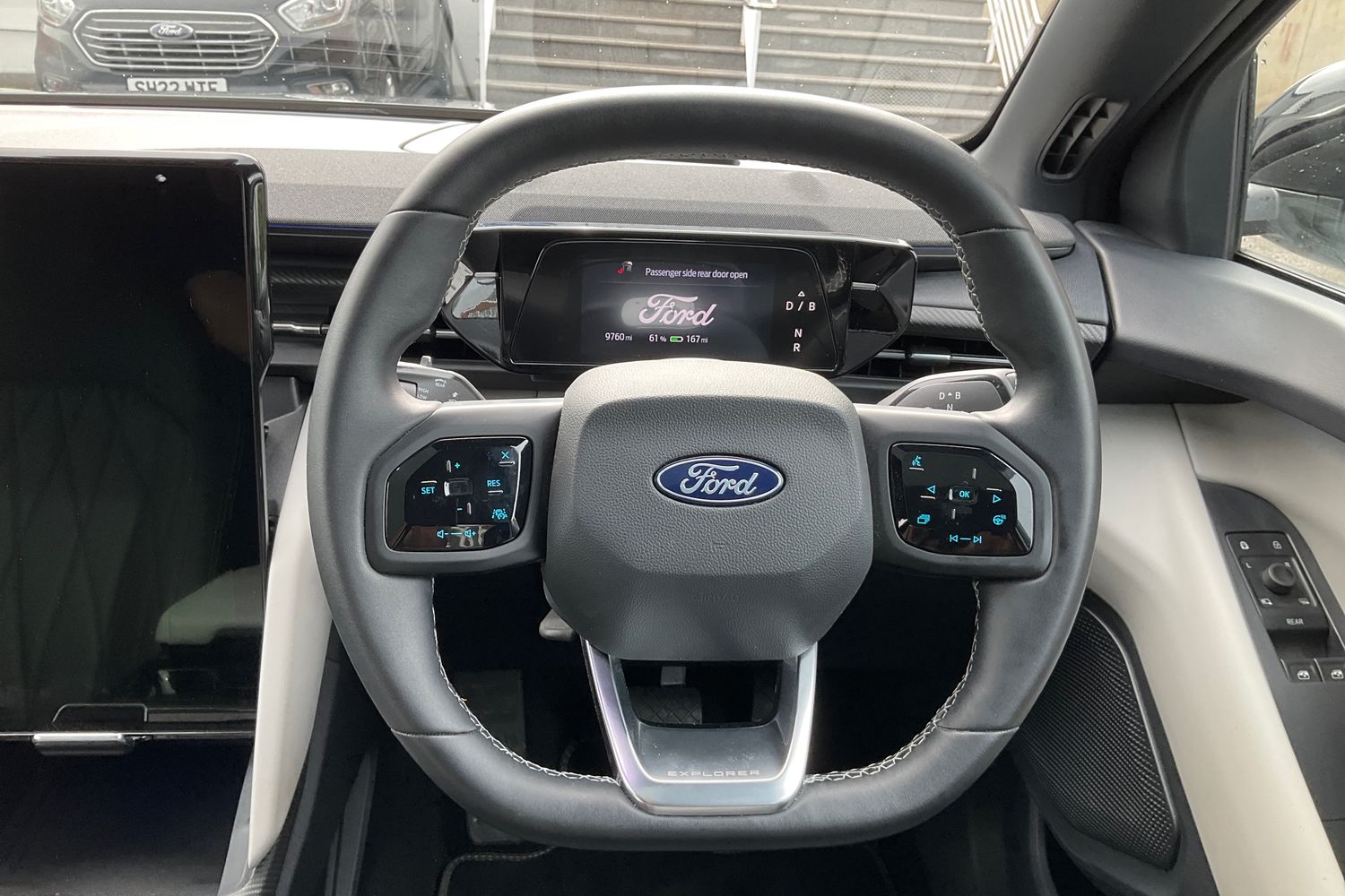 Ford Explorer Photo 11