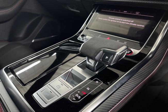 AUDI Rsq8 Photo 23