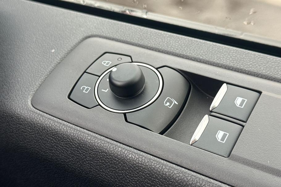 Used Ford E-Transit Custom SG25VLN 33