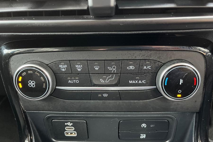 Ford EcoSport Photo autoimg-eb0c749a07b8bd0389f083037f1a152275dc58f9.jpg