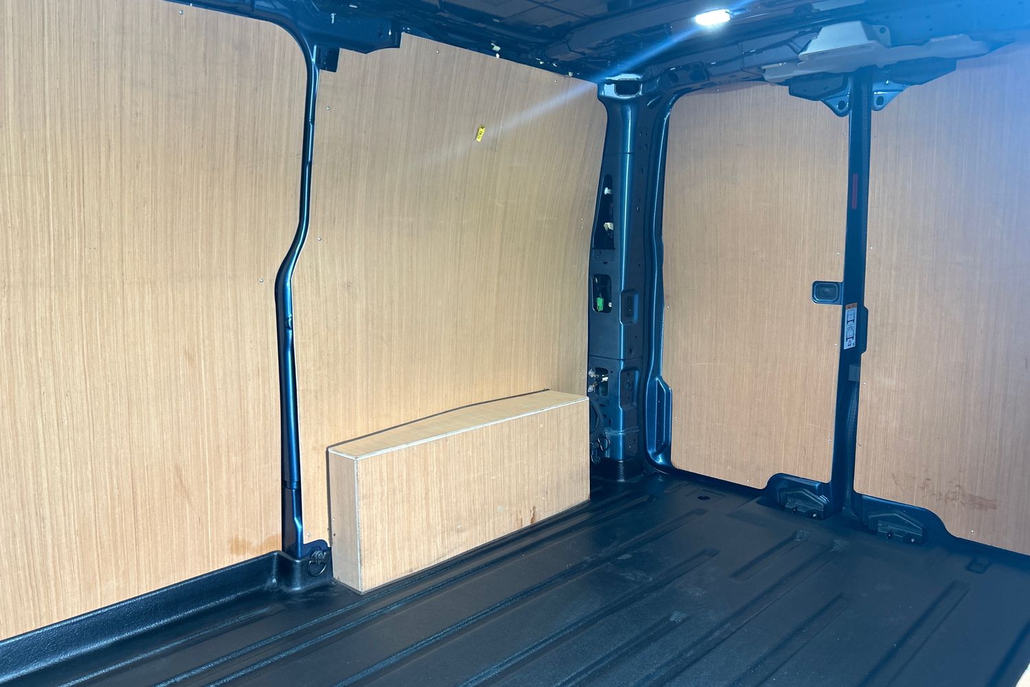 Ford E-TRANSIT CUSTOM Photo 4