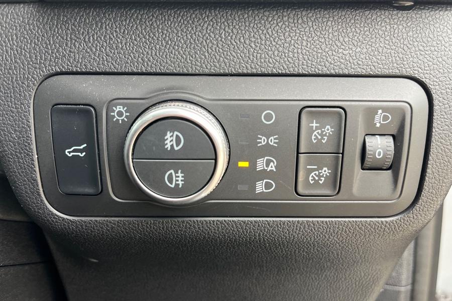 Ford Kuga Photo autoimg-eb1c3605231f4e3b83d756155220feba67263cf2.jpg