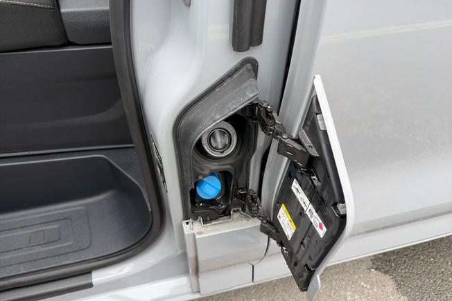VOLKSWAGEN Transporter Photo 26