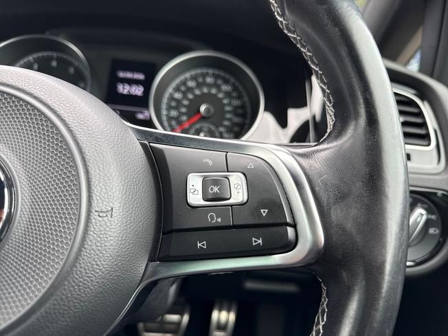 VOLKSWAGEN Golf Photo 17