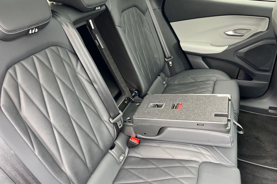 Ford Explorer Photo autoimg-eb25e5fefeb8e11aab0ed16b082f29f85a94cf44.jpg