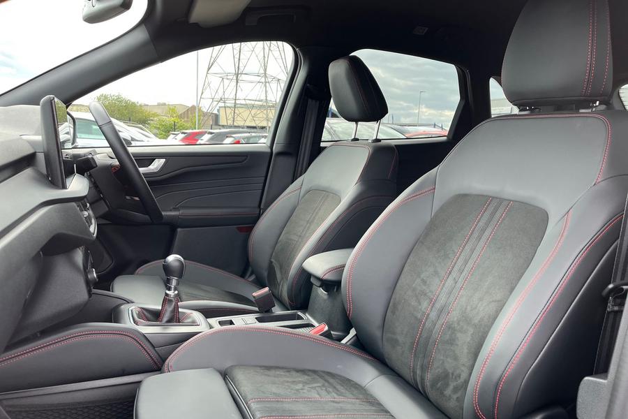 Ford Kuga Photo autoimg-eb2926fcd3fdbf14ec8e74e87bcb91313671d7d1.jpg