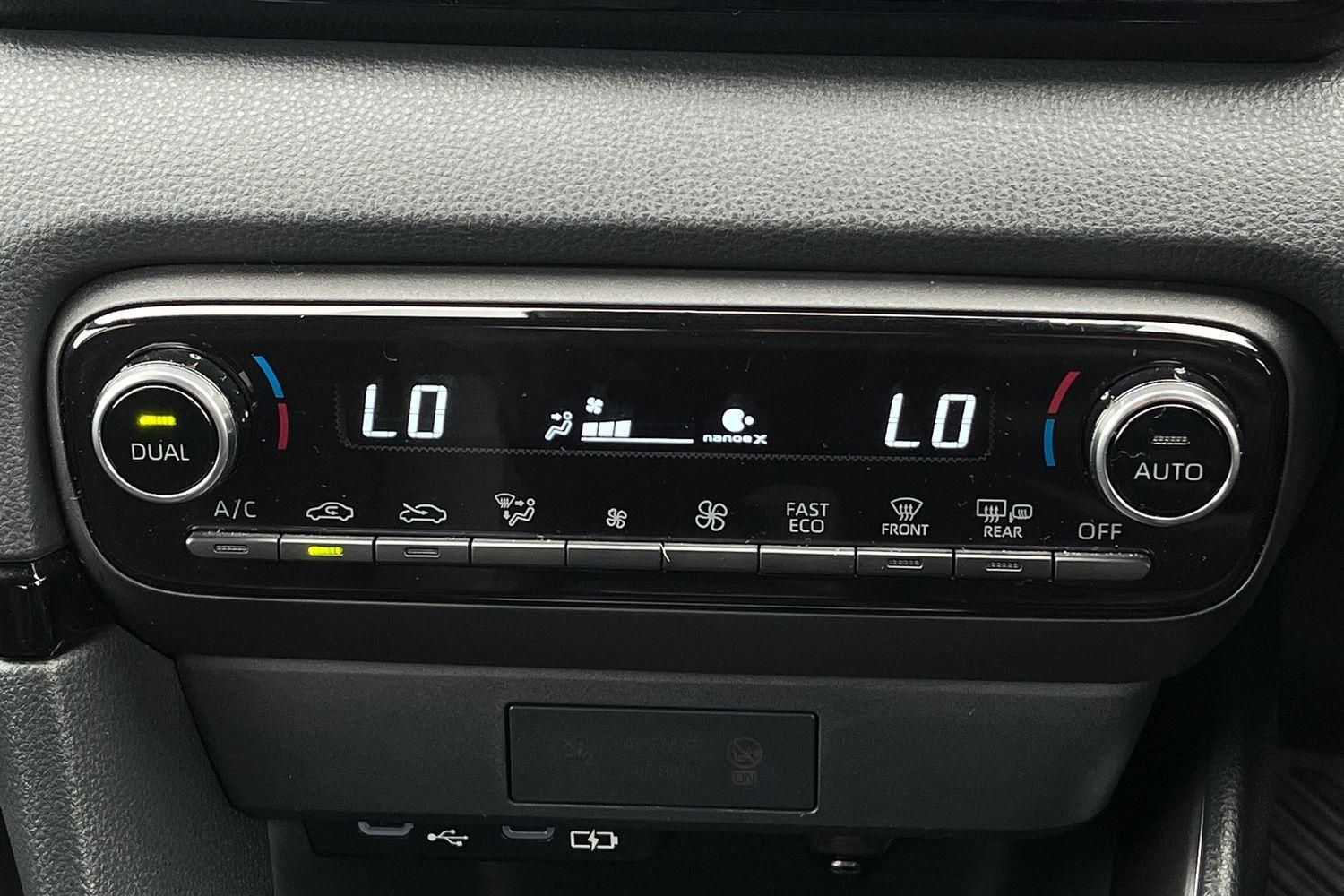 Toyota YARIS Photo 30