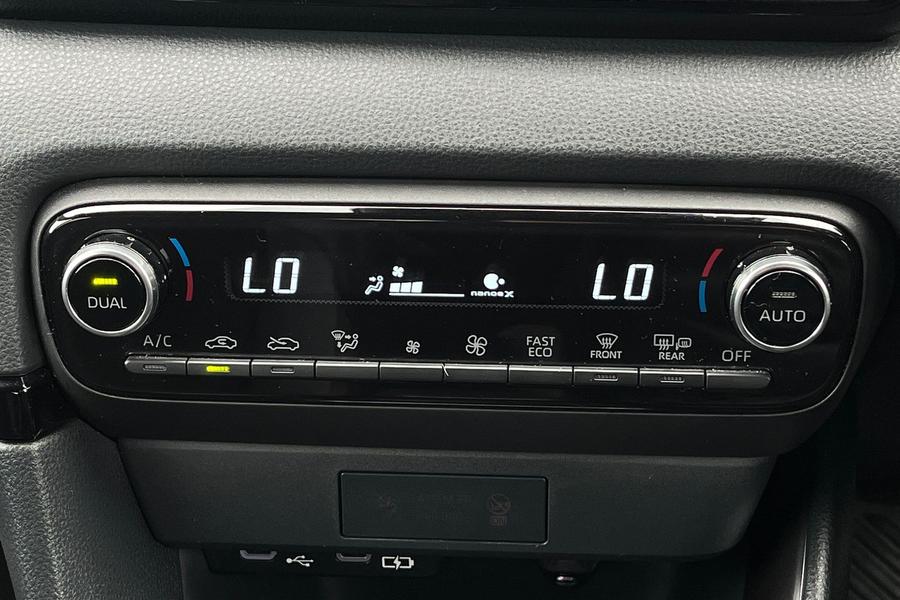 Toyota YARIS Photo autoimg-eb2e823109f045eacef54354f0eb8e7c5fb69b7b.jpg
