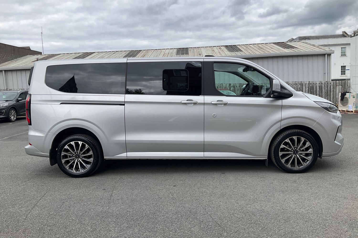 Ford Tourneo Custom Photo 21