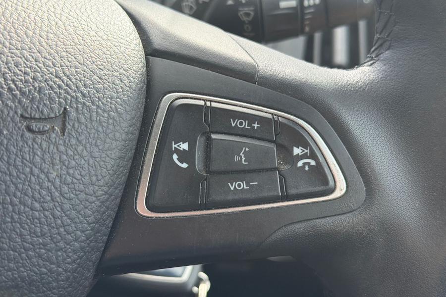 Ford Focus Photo autoimg-eb34968b9c8711086f25c822503ceccc1a5dc7e6.jpg