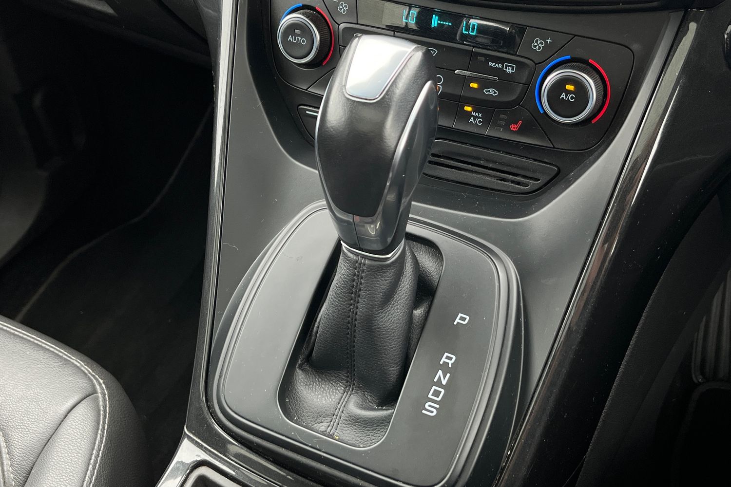 Ford KUGA Photo 35