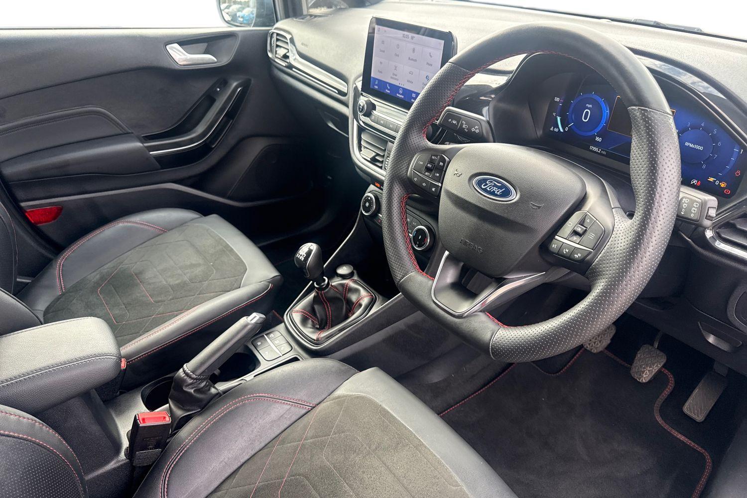 Ford FIESTA Photo 8