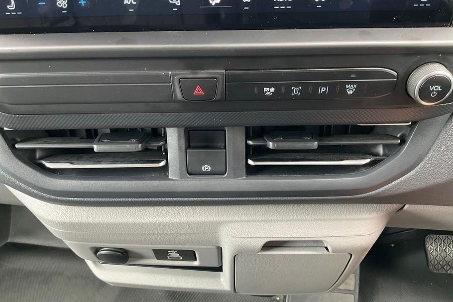 Used Ford TRANSIT CUSTOM DX25KHA 32