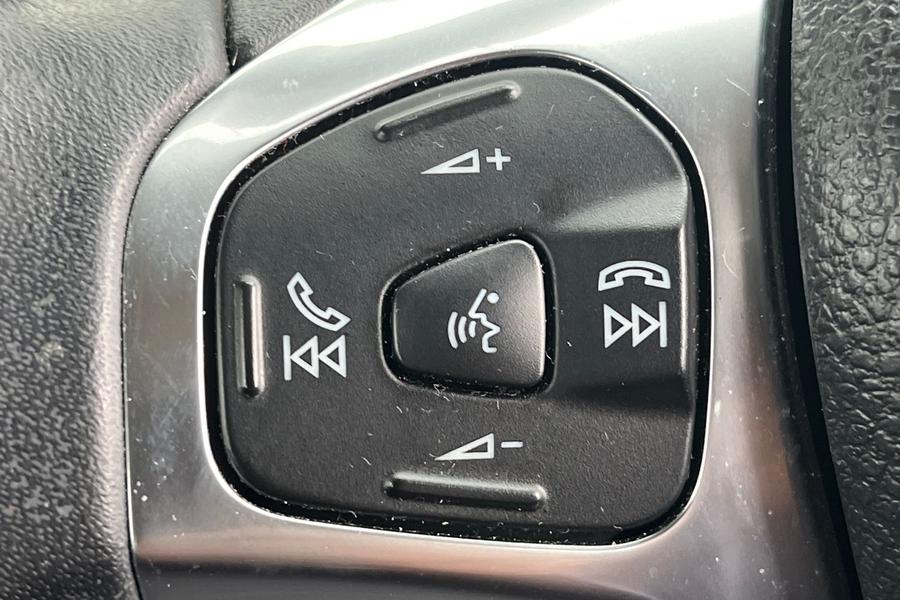 Ford EcoSport Photo autoimg-eb44f7ea5ac19ba6419077d6391b70dcbc1b233f.jpg
