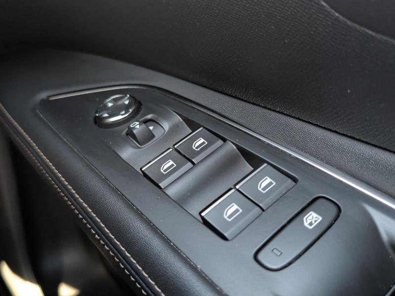 Used Peugeot 3008 AF22CCE 24