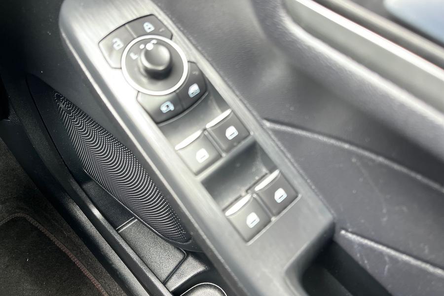 Ford KUGA Photo autoimg-eb4b772e2e9770a74f0b1ae730743544e1581d2e.jpg