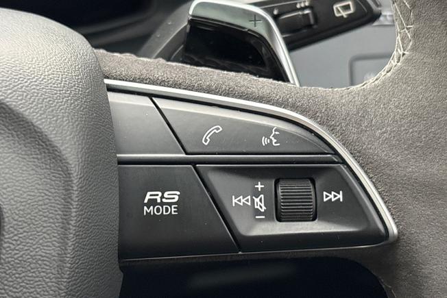 AUDI Rsq8 Photo 17