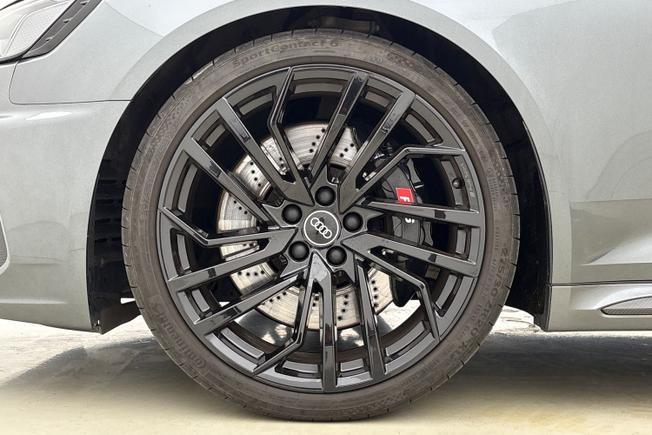 Audi RS4 Photo 5