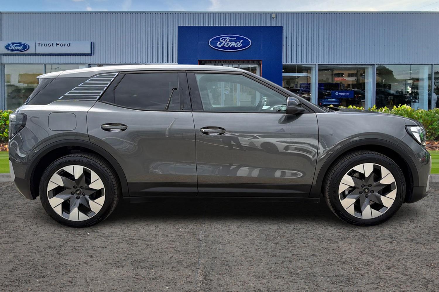 Ford Explorer Photo 2