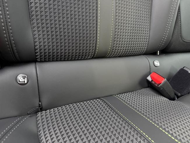 PEUGEOT 208 Photo 23