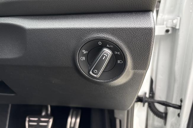 VOLKSWAGEN T-Roc Photo 28