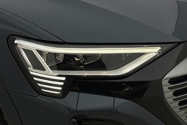 AUDI Q8 e-tron Photo 20