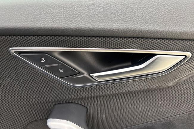 AUDI Sq2 Photo 28