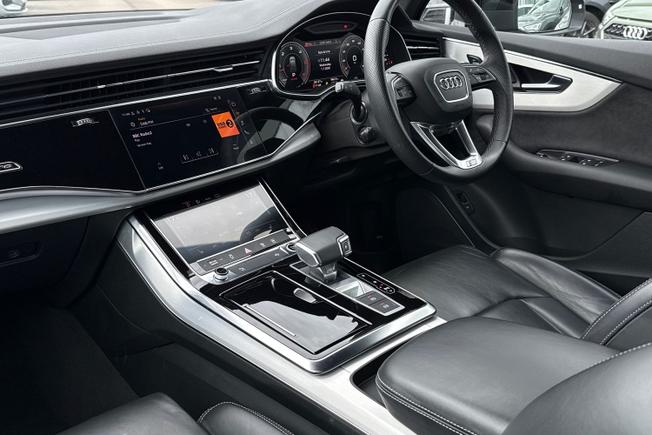 AUDI Q7 Photo 25