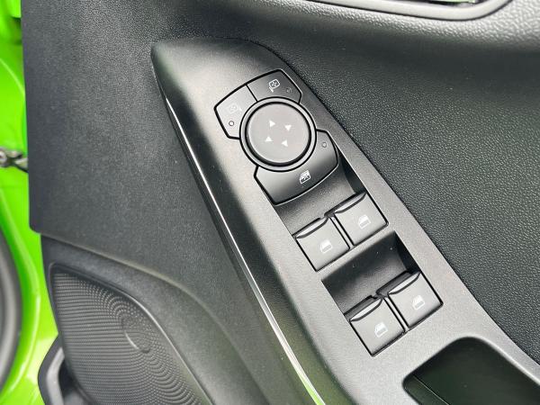 Ford Fiesta Photo autoimg-eb60b686d3848ce55a762fa747ef34156a7b7031.jpg