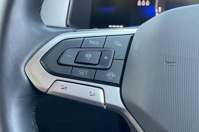 VOLKSWAGEN T-Roc Photo 16