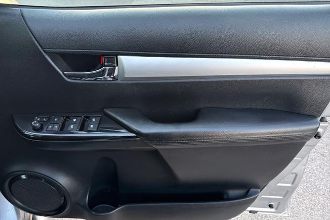 TOYOTA Hilux Photo 39