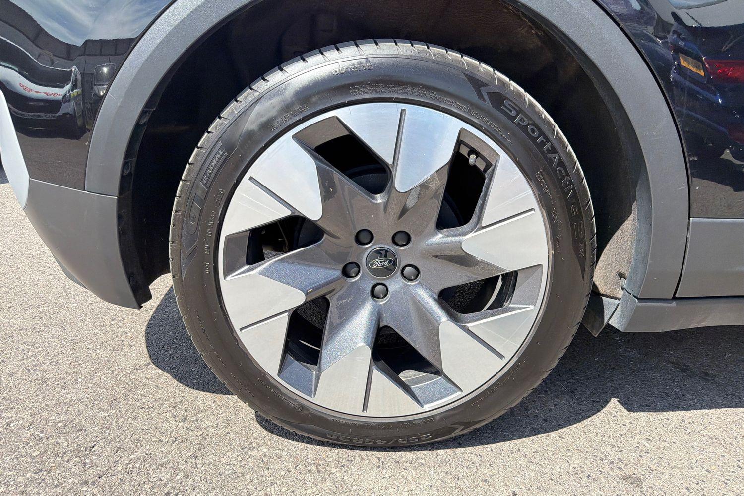 Ford EXPLORER Photo 31
