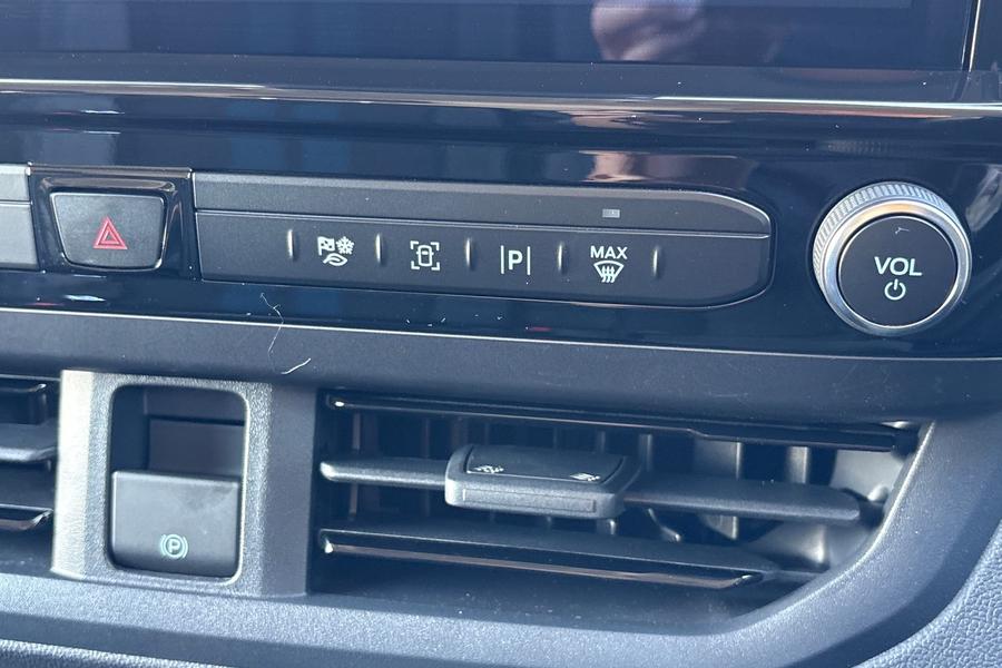 Ford E-TRANSIT CUSTOM Photo autoimg-eb6eae2642fd638f6843f1e722af29c3d8a91ed5.jpg