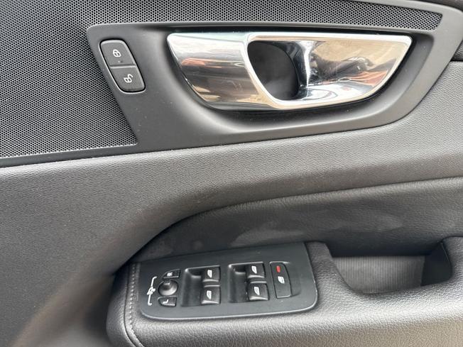 VOLVO XC60 Photo 29