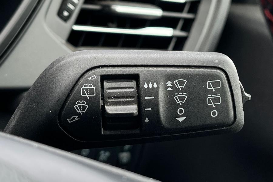 Ford Kuga Photo autoimg-eb7a5e42492baa951151531478f55341e522d947.jpg