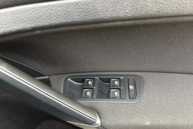 VOLKSWAGEN Golf Photo 28