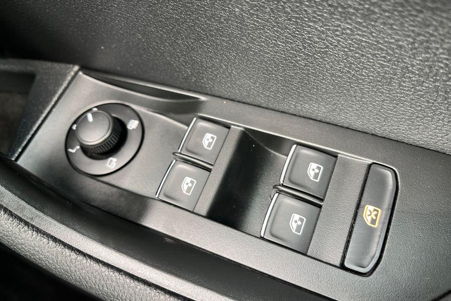 Skoda SUPERB Photo autoimg-eb8297f4f9690fd3006dcbb20c5c8f85fd93c8cf.jpg
