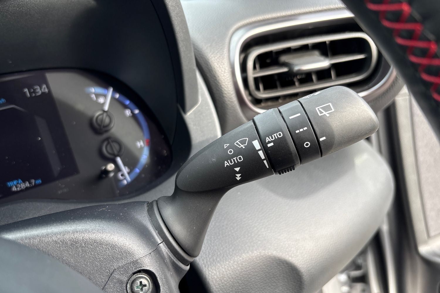 Toyota YARIS CROSS Photo 14