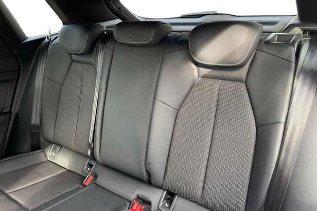 AUDI Q4 E-Tron Photo 9