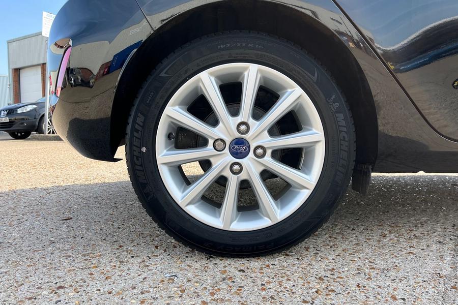 Ford Fiesta Photo autoimg-eb8e98a2525adb9ffaacdbcbe2f9aa73edf027ae.jpg