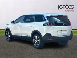 PEUGEOT 5008 Photo 3