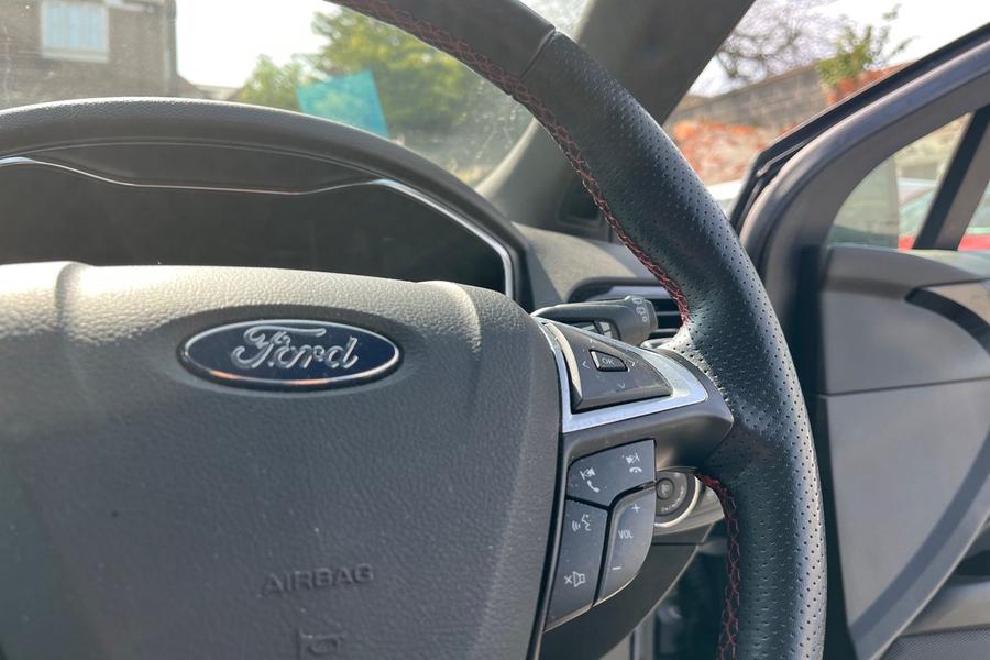 Ford MONDEO Photo autoimg-eb93220e3489d5e8eaa5cb48a67c4848af8aff2b.jpg
