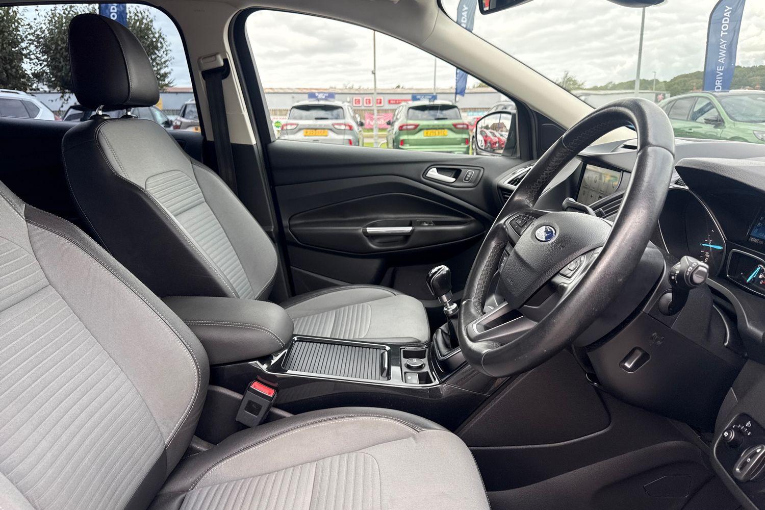 Ford KUGA Photo 16